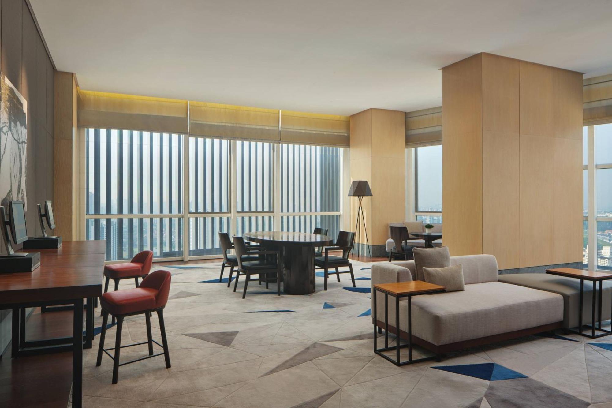 Le Meridien Петалінг-Джая Екстер'єр фото